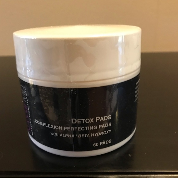 Nassif MD Detox Complexion Perfecting Pads - Picture 1 of 3